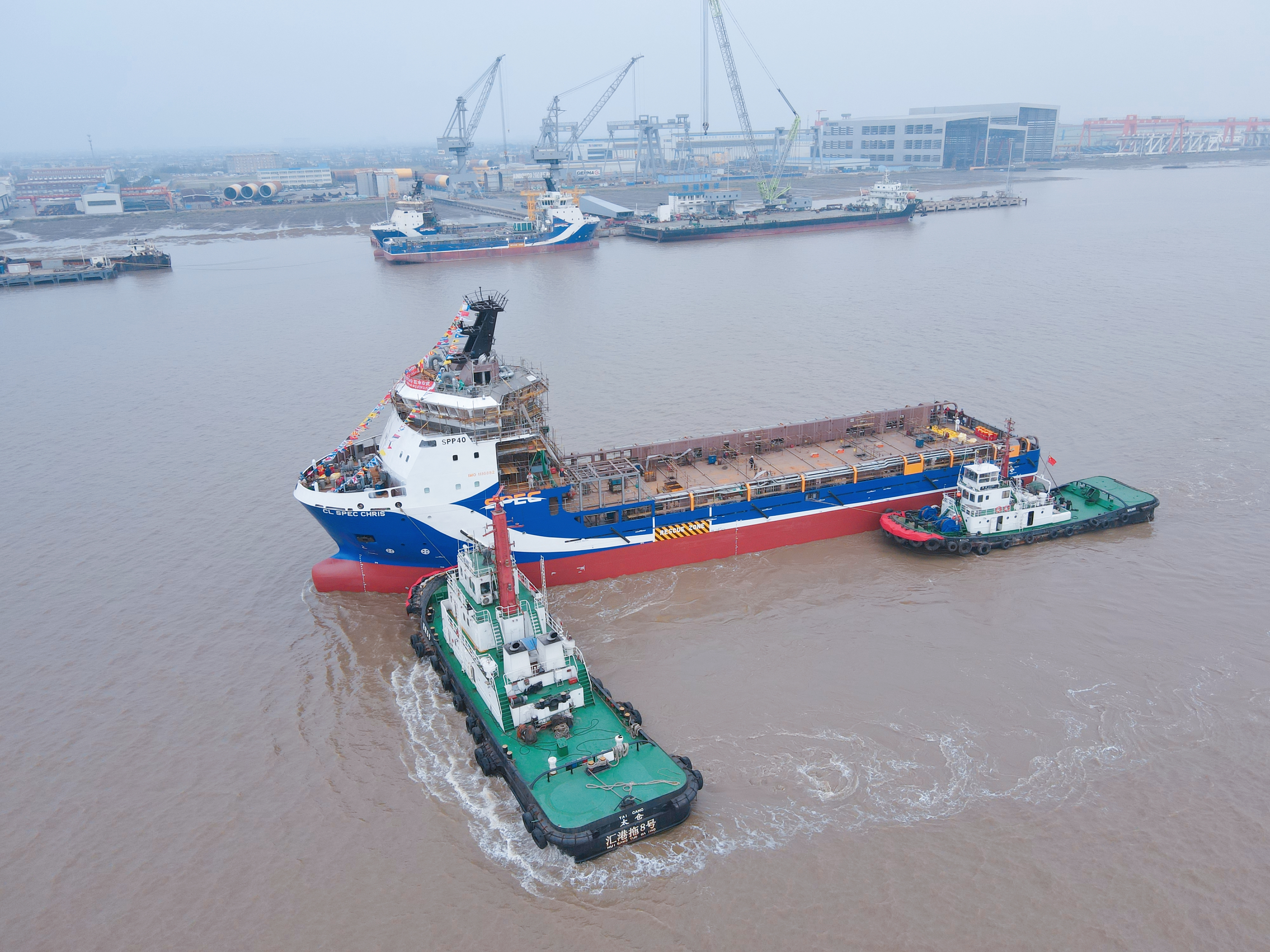 子公司润邦海洋SPP40平台供应船第三艘船N1055船顺利吉水(图2) 子公司润邦海洋SPP40平台供应船第三艘船N1055船顺利吉水(图2)